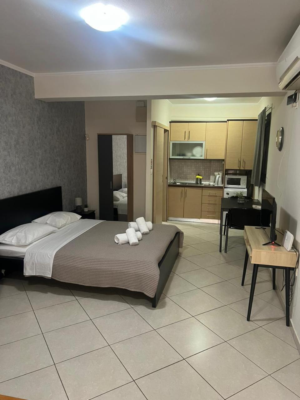 Avr Airport Deluxe Suites 4 Markópoulon 外观 照片