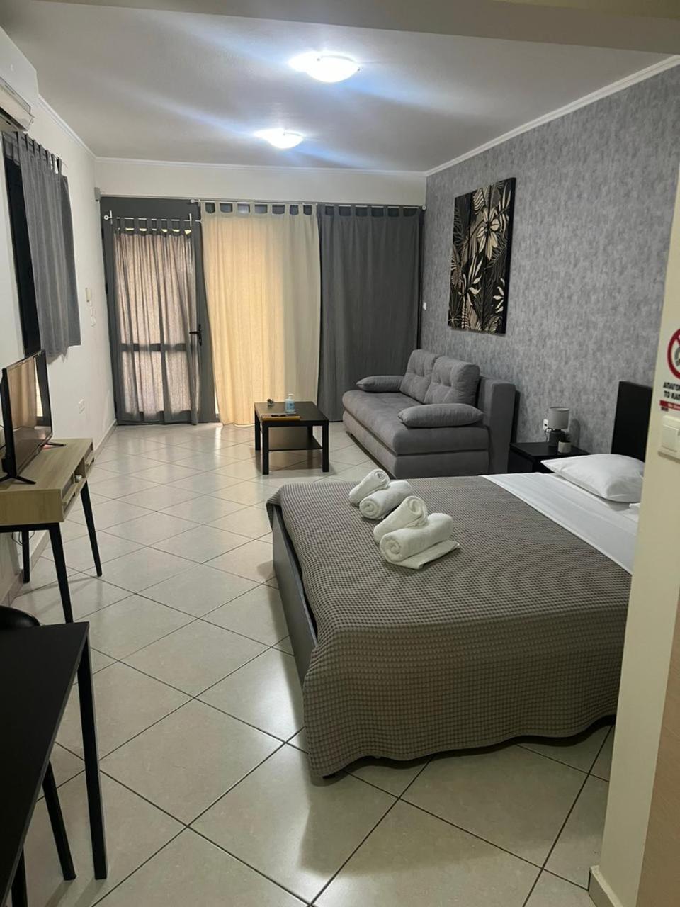 Avr Airport Deluxe Suites 4 Markópoulon 外观 照片