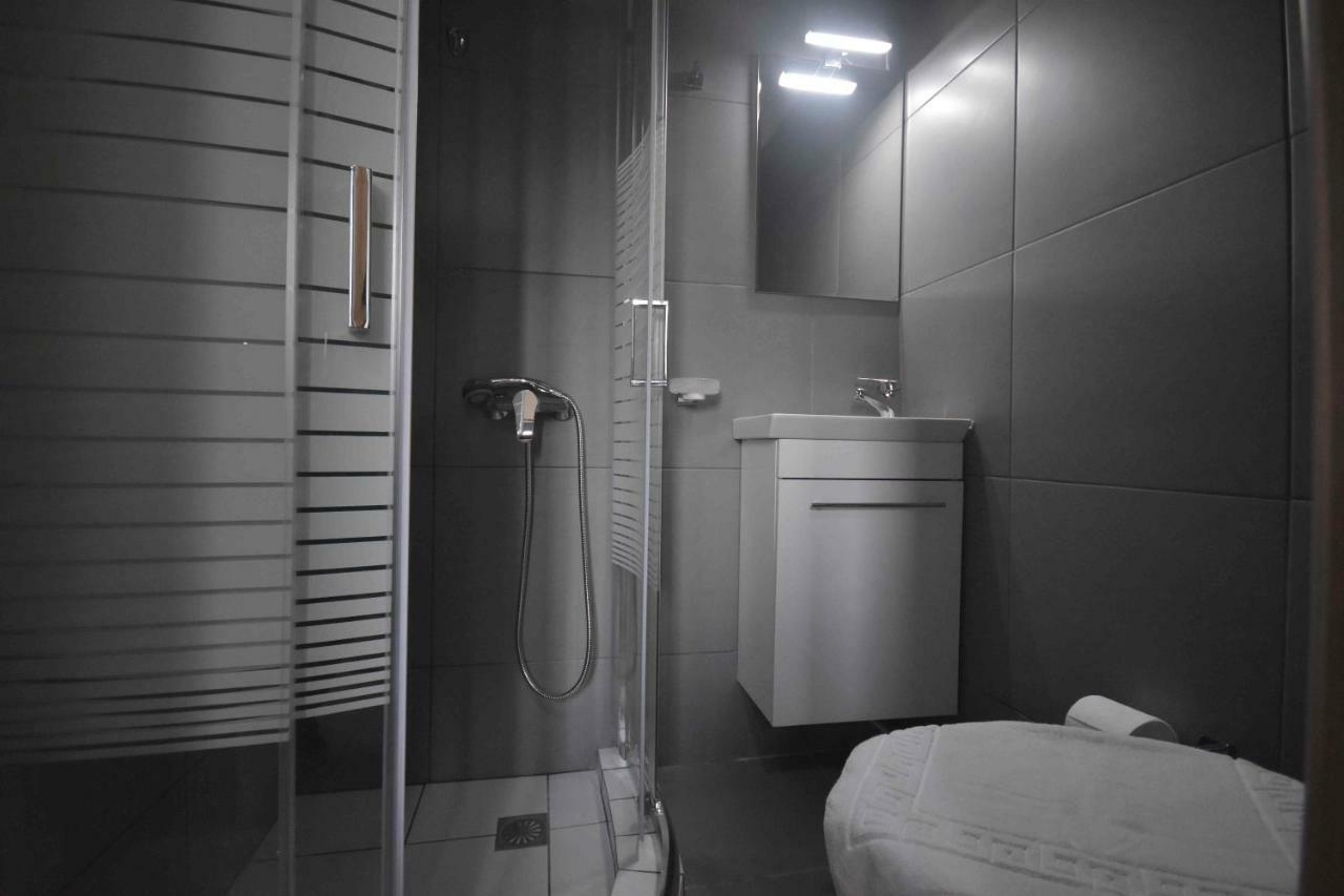 Avr Airport Deluxe Suites 4 Markópoulon 外观 照片